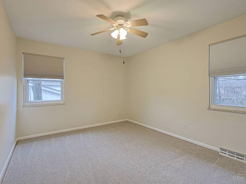 1013 Ligorio Avenue, Greenhills, OH 45218 Photo 29