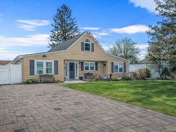 54 Pacific Avenue , Deer Park, NY 11729