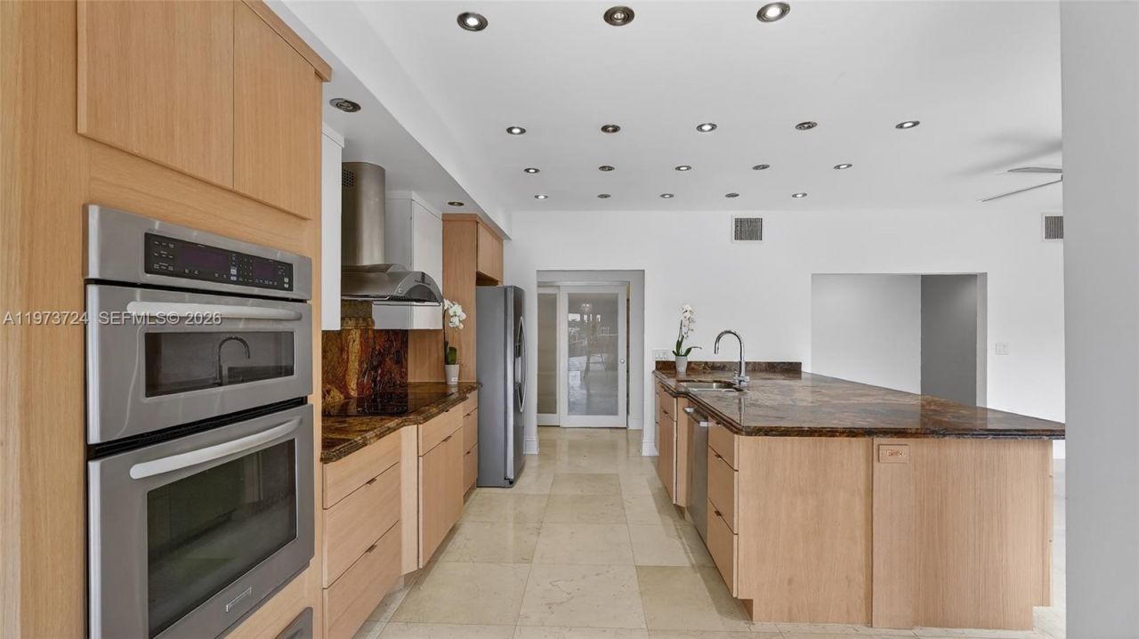 3226 NE 168th St , North Miami Beach, FL 33160 Photo