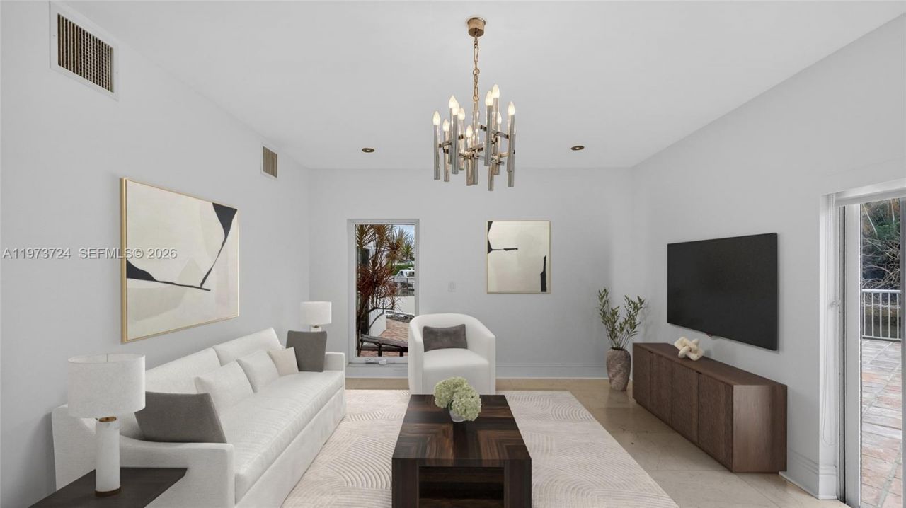 3226 NE 168th St , North Miami Beach, FL 33160 Photo