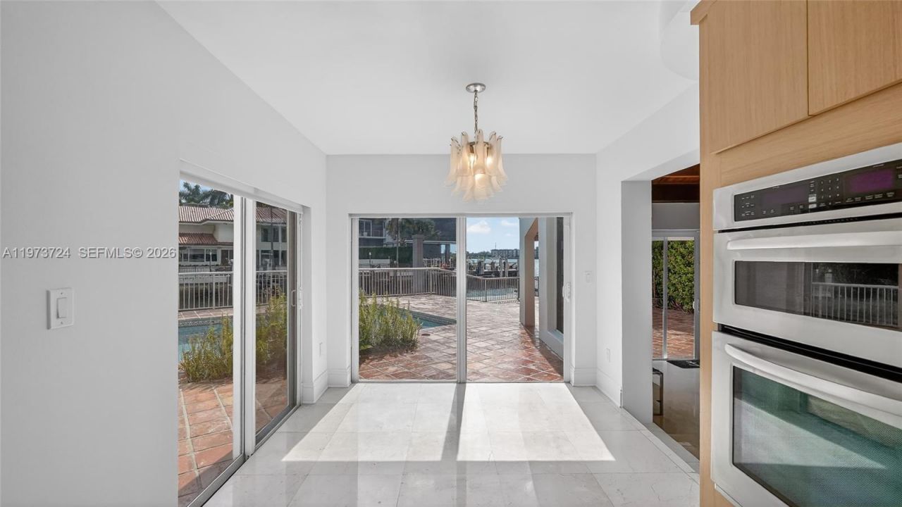 3226 NE 168th St , North Miami Beach, FL 33160 Photo