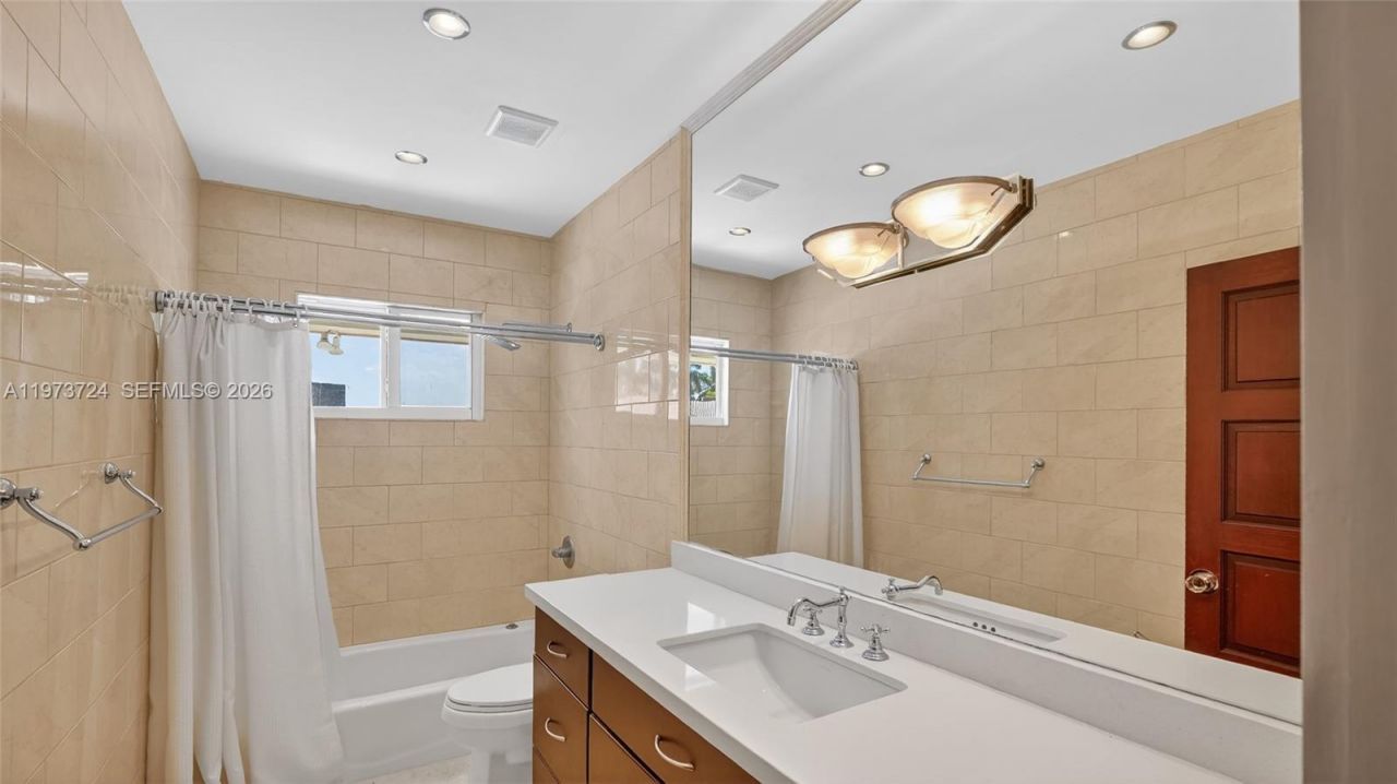 3226 NE 168th St , North Miami Beach, FL 33160 Photo