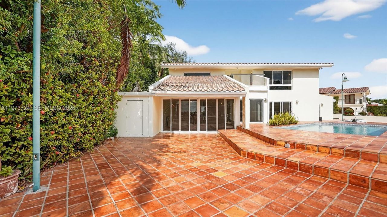 3226 NE 168th St , North Miami Beach, FL 33160 Photo