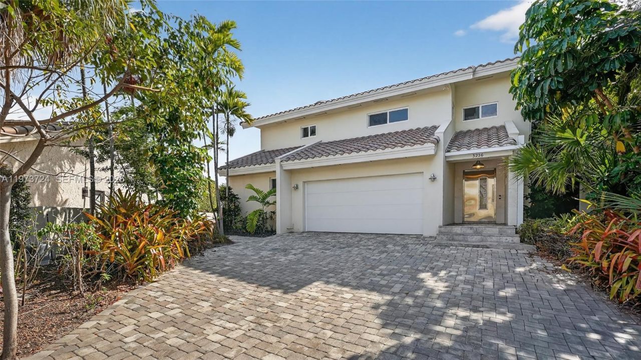 3226 NE 168th St , North Miami Beach, FL 33160 Photo