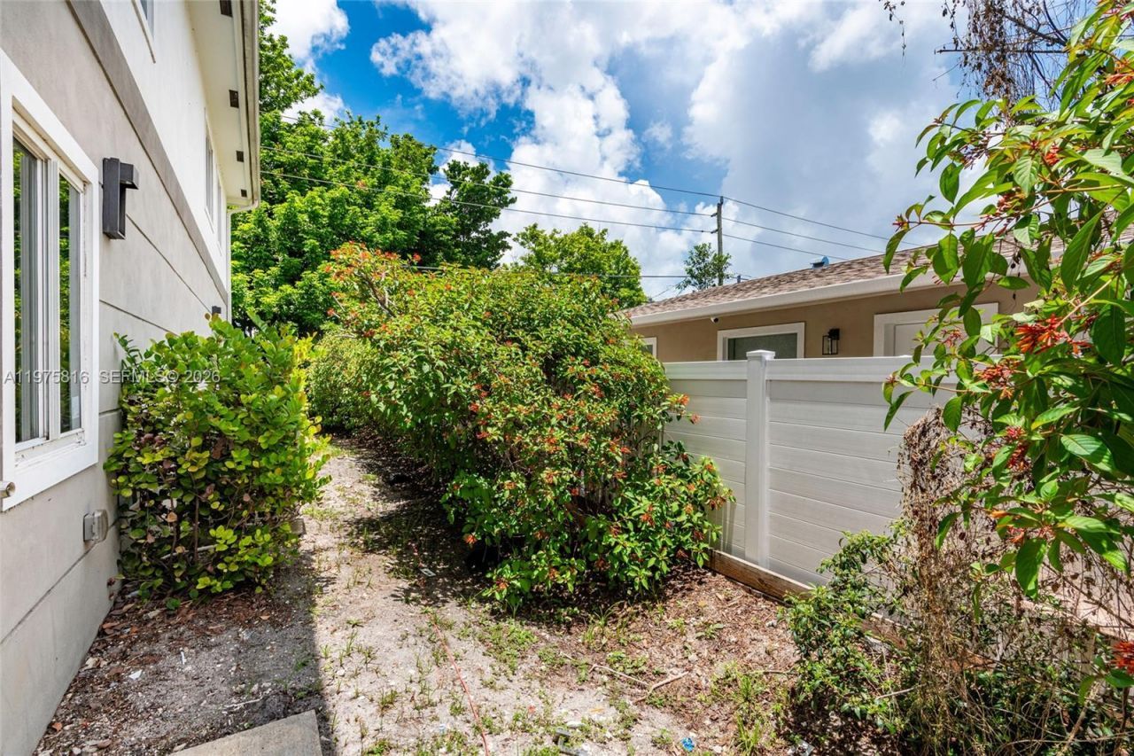 813 NW 3rd Ave , Unit 813, Fort Lauderdale, FL 33311 Photo