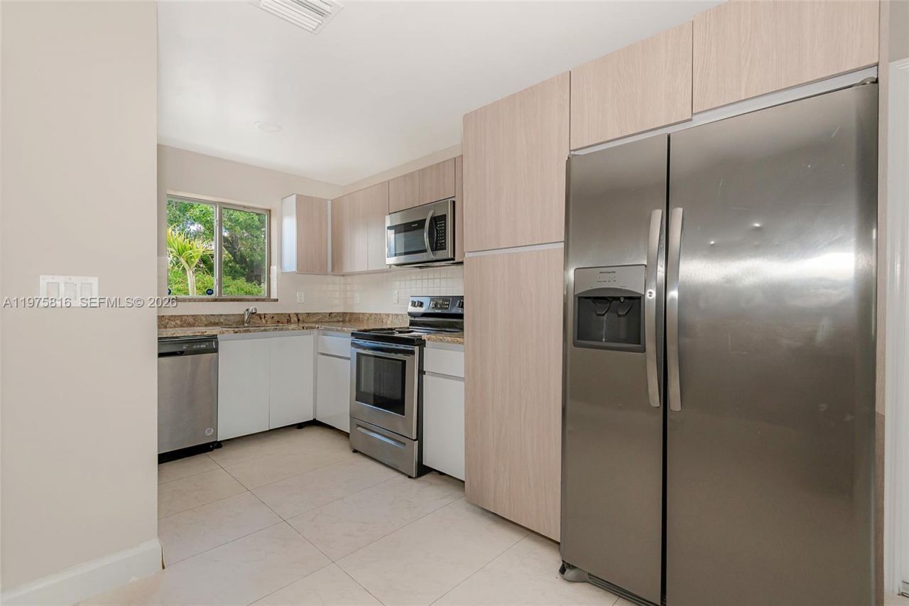 813 NW 3rd Ave , Unit 813, Fort Lauderdale, FL 33311 Photo