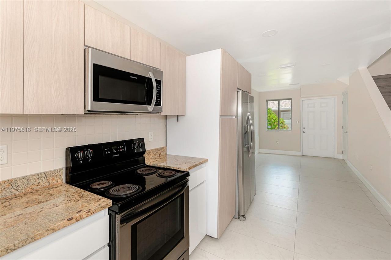 813 NW 3rd Ave , Unit 813, Fort Lauderdale, FL 33311 Photo