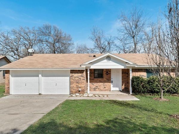 424 Holder Drive, Hurst, TX 76053