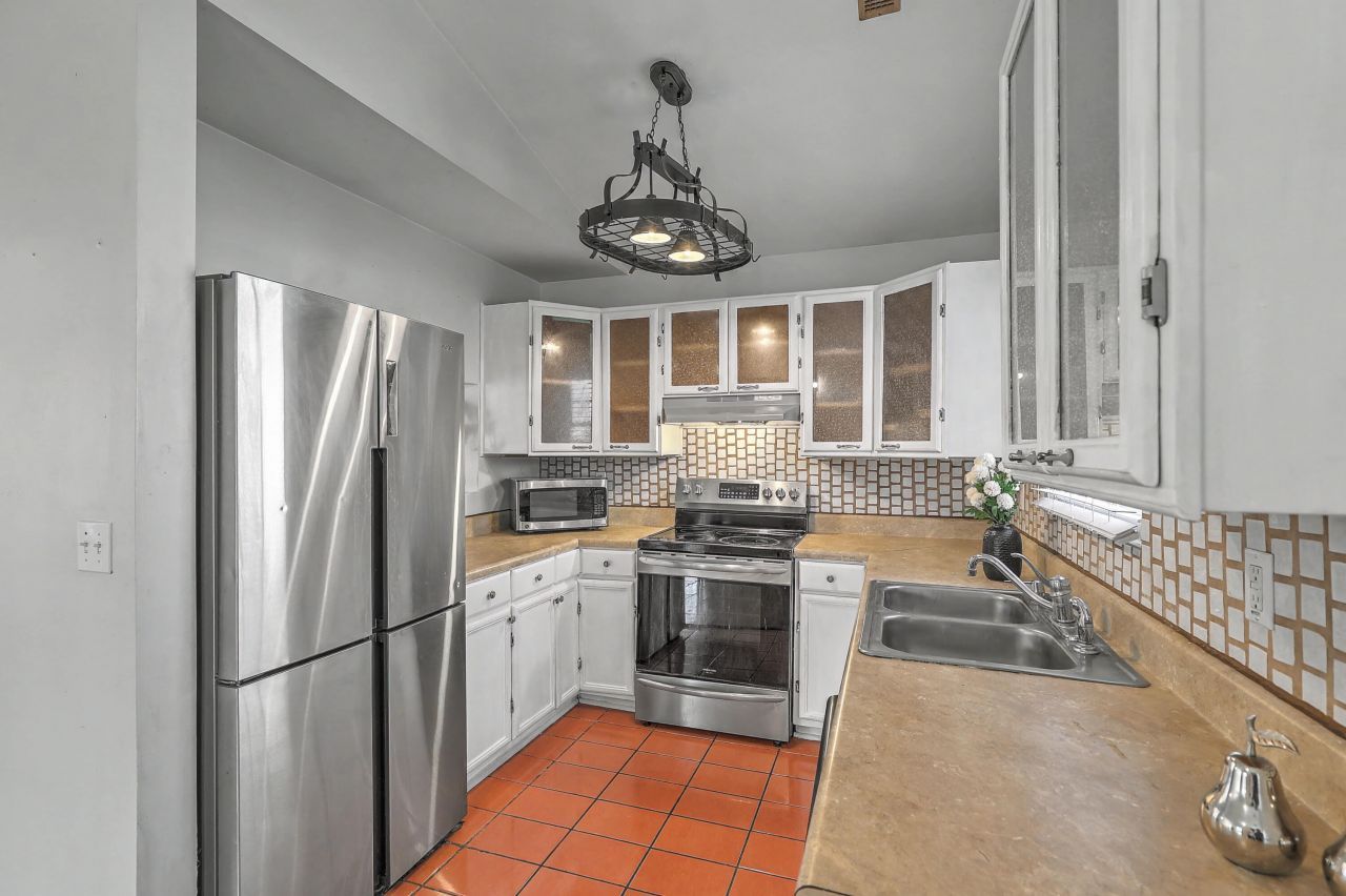 216 Regent Street Photo 13