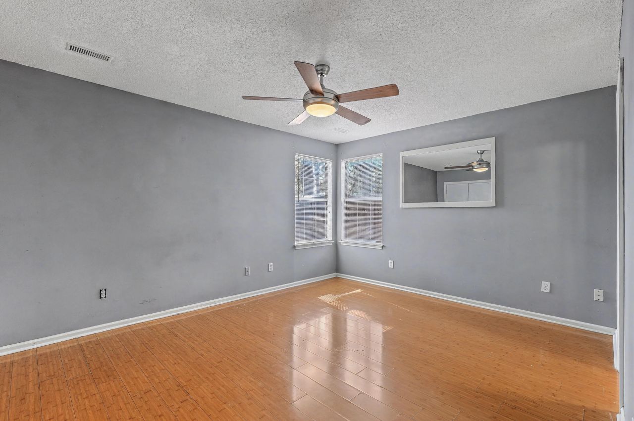 216 Regent Street Photo 15