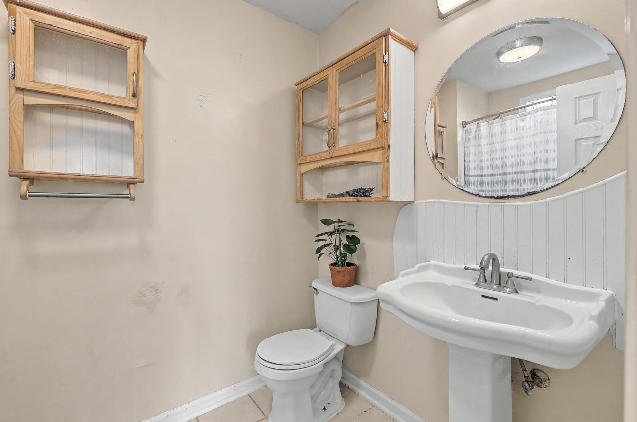 216 Regent Street Photo 18