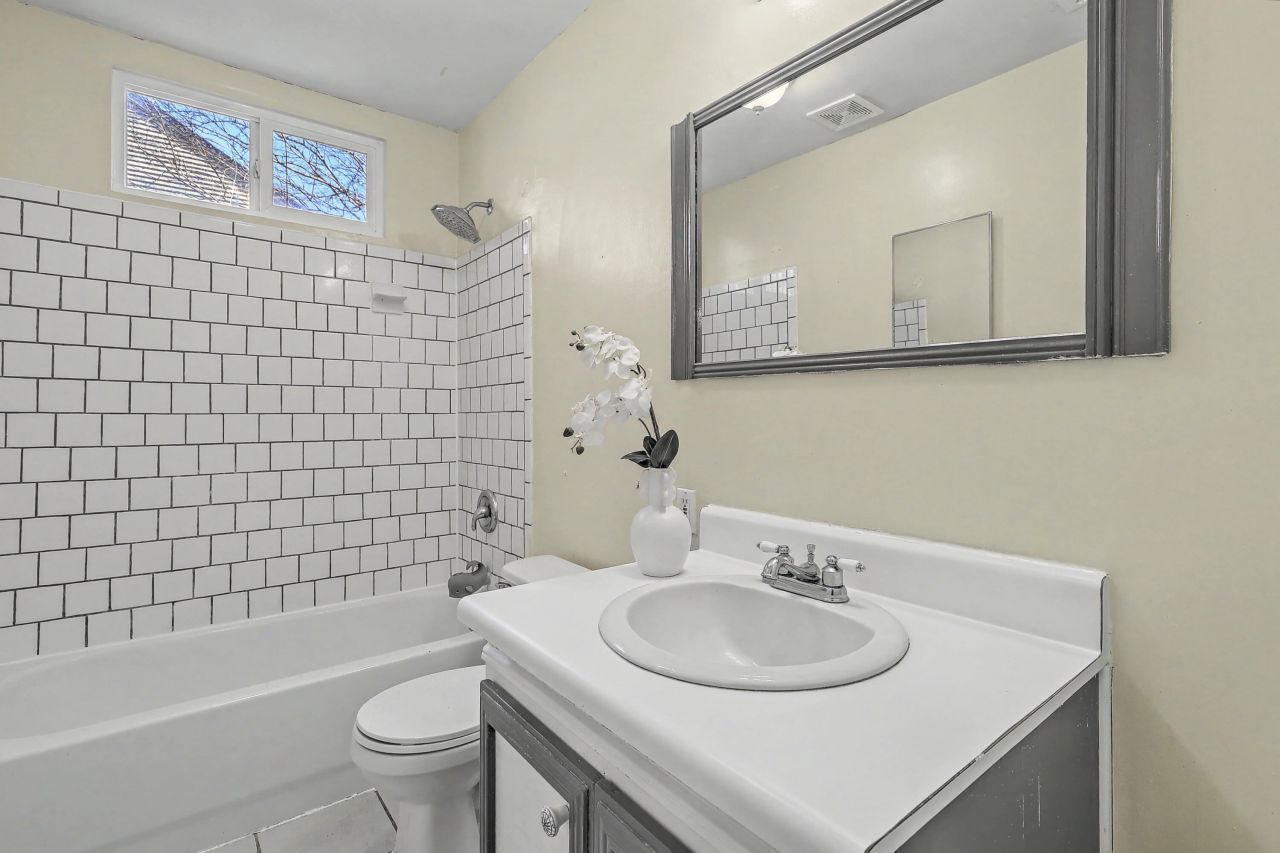 216 Regent Street Photo 21