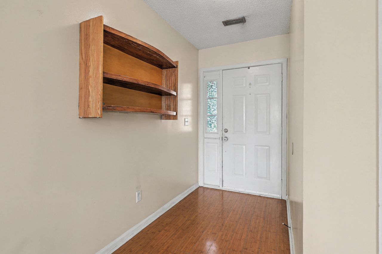 216 Regent Street Photo 5