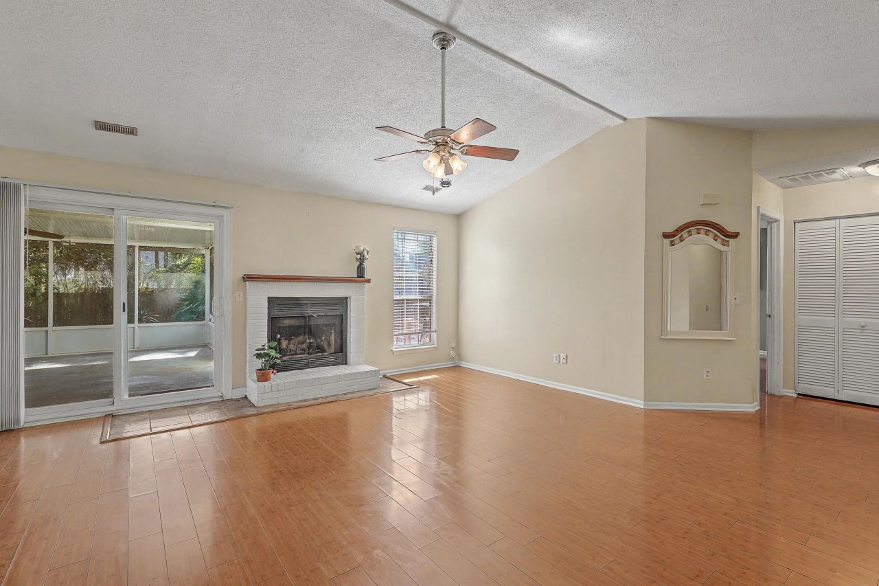 216 Regent Street Photo 7