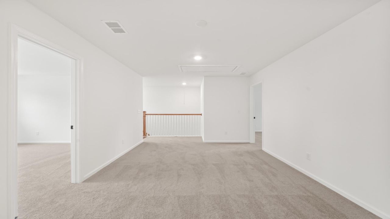 462 Cadbury Loop Photo 17