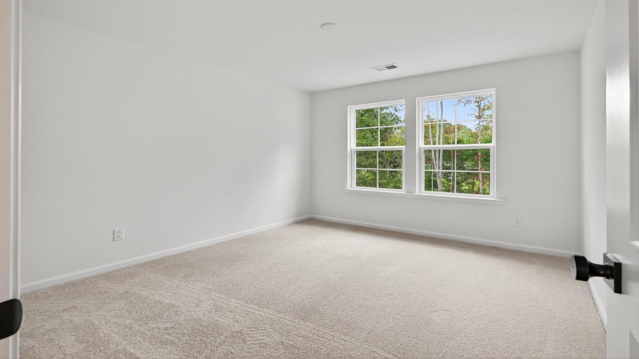 462 Cadbury Loop Photo 29