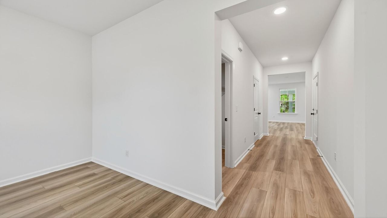 462 Cadbury Loop Photo 6