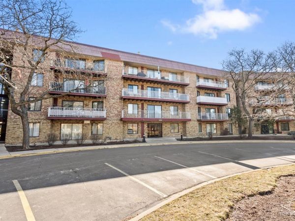 5450 Astor Lane, Unit 415, Rolling Meadows, IL 60008