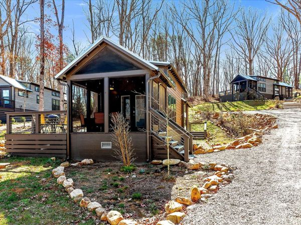 42 Oakleaf Trl , Tracy City, TN 37387