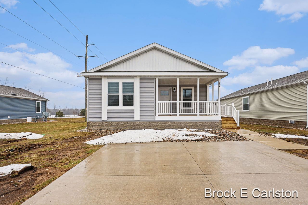 1283 E Ellis Road, Unit 29, Norton Shores, MI 49441 Main Photo