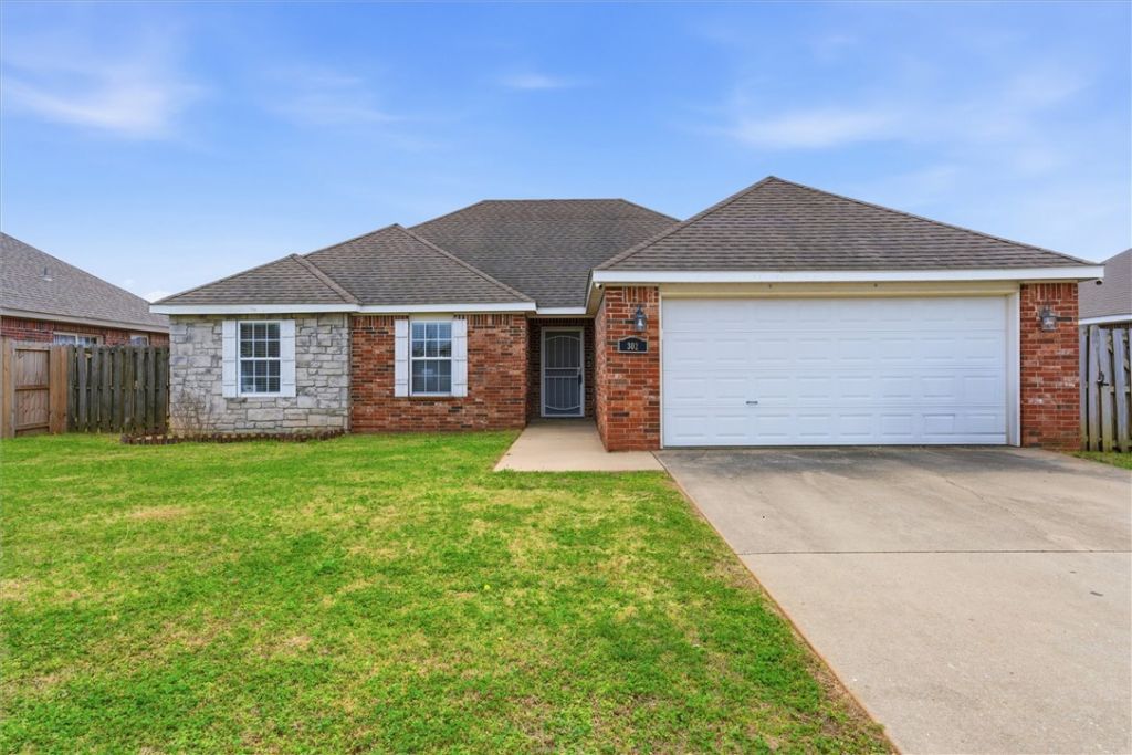 302 E Southpointe Avenue, Rogers, AR 72758 Main Photo