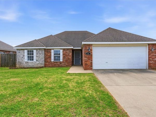 302 E Southpointe Avenue, Rogers, AR 72758