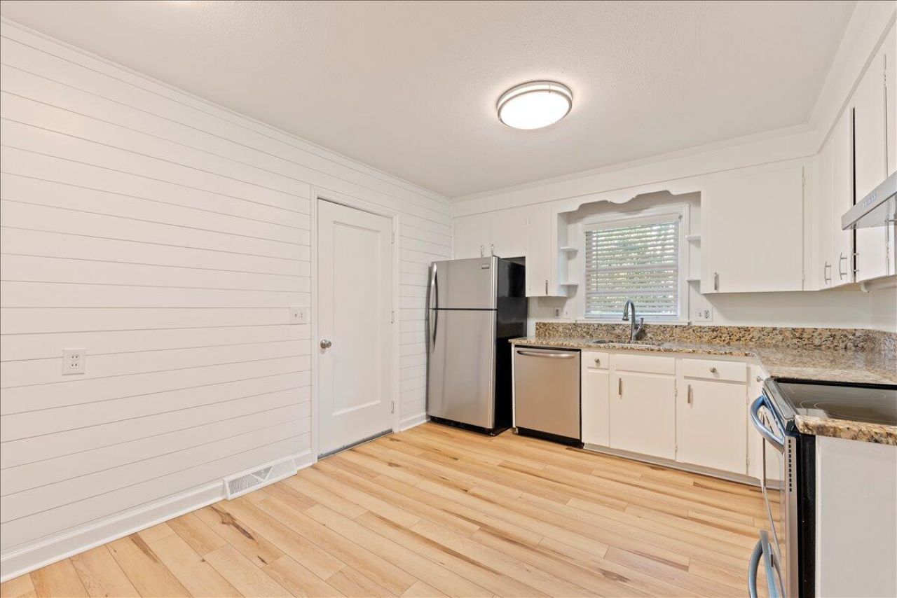 251 Bennett Street Photo 11