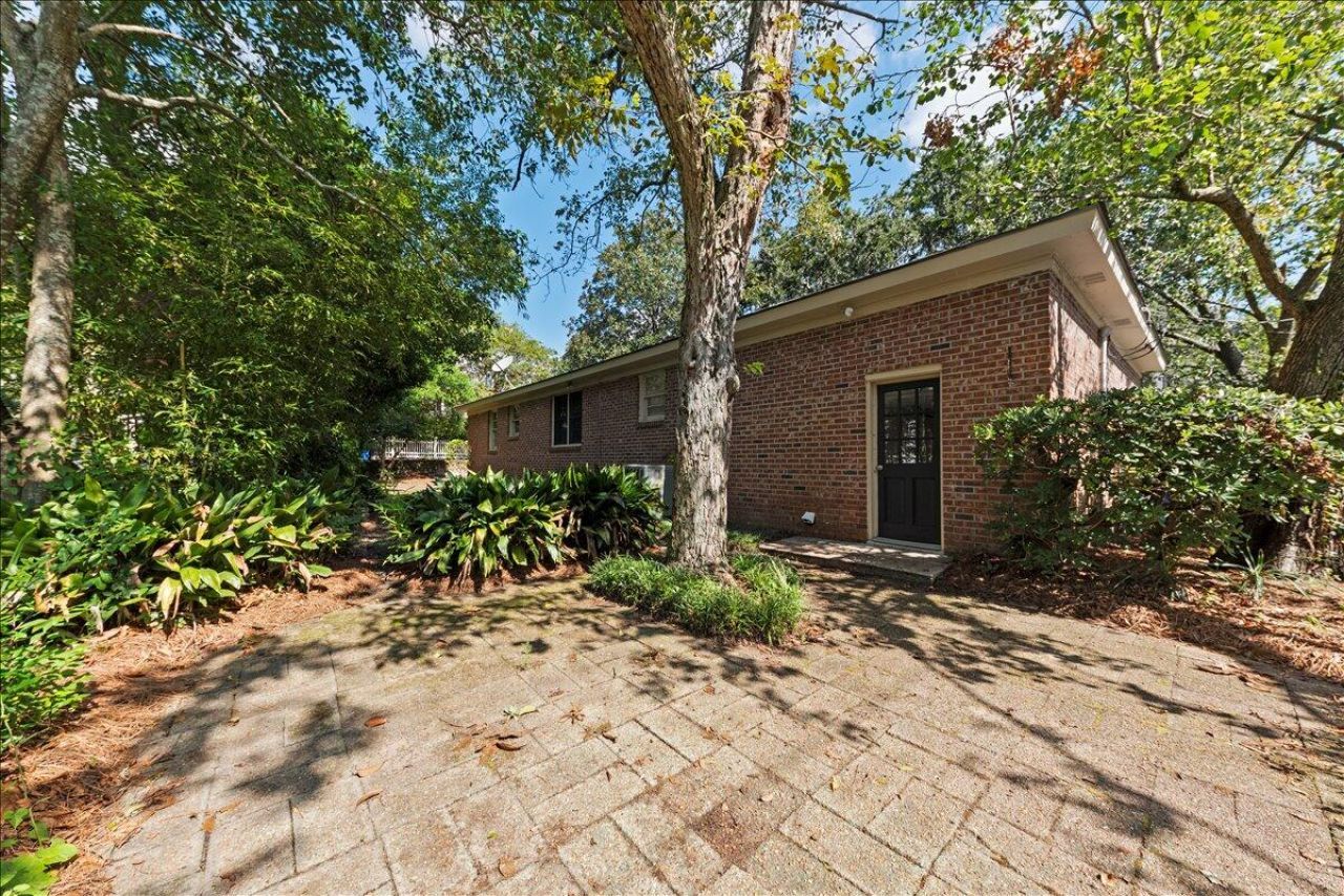 251 Bennett Street Photo 20