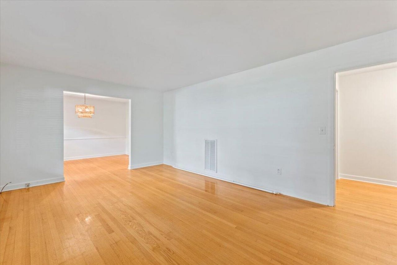 251 Bennett Street Photo 7