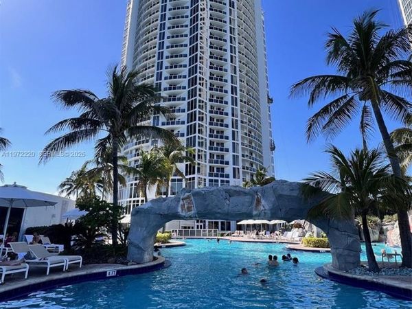 18001 Collins Ave, Unit 1702, Sunny Isles Beach, FL 33160