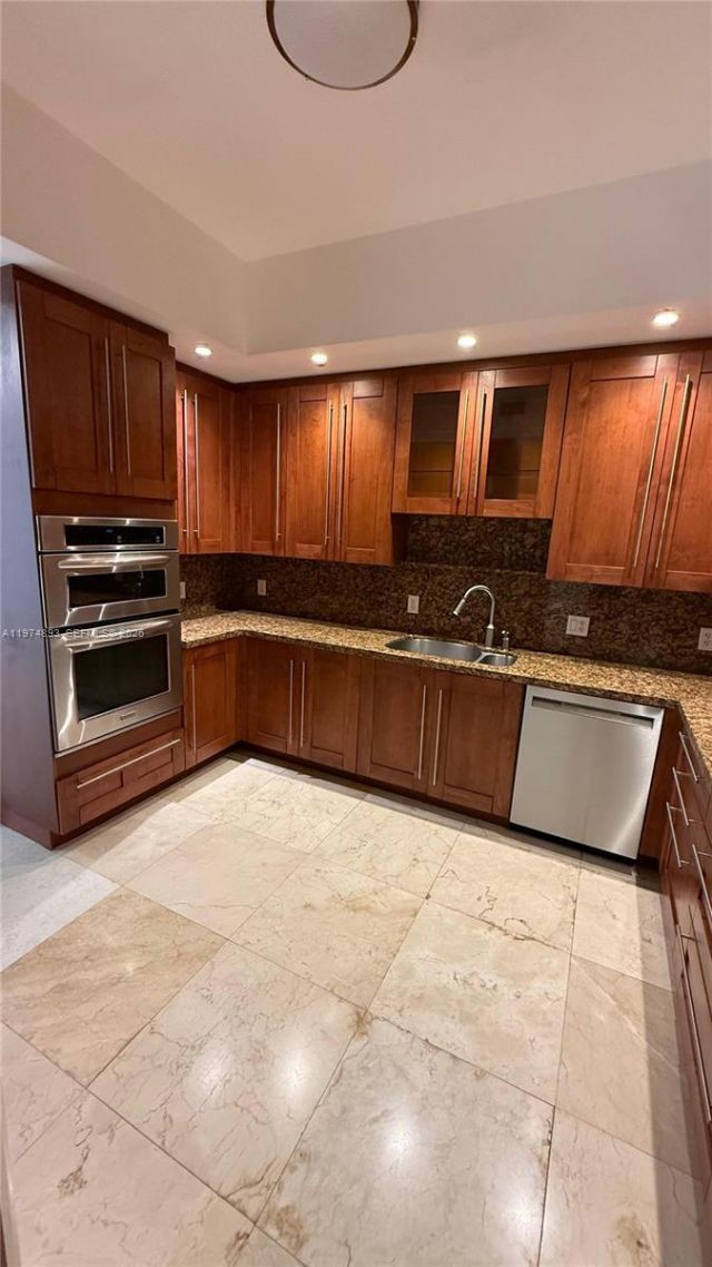 642 Valencia , Unit 305, Coral Gables, FL 33134 Photo
