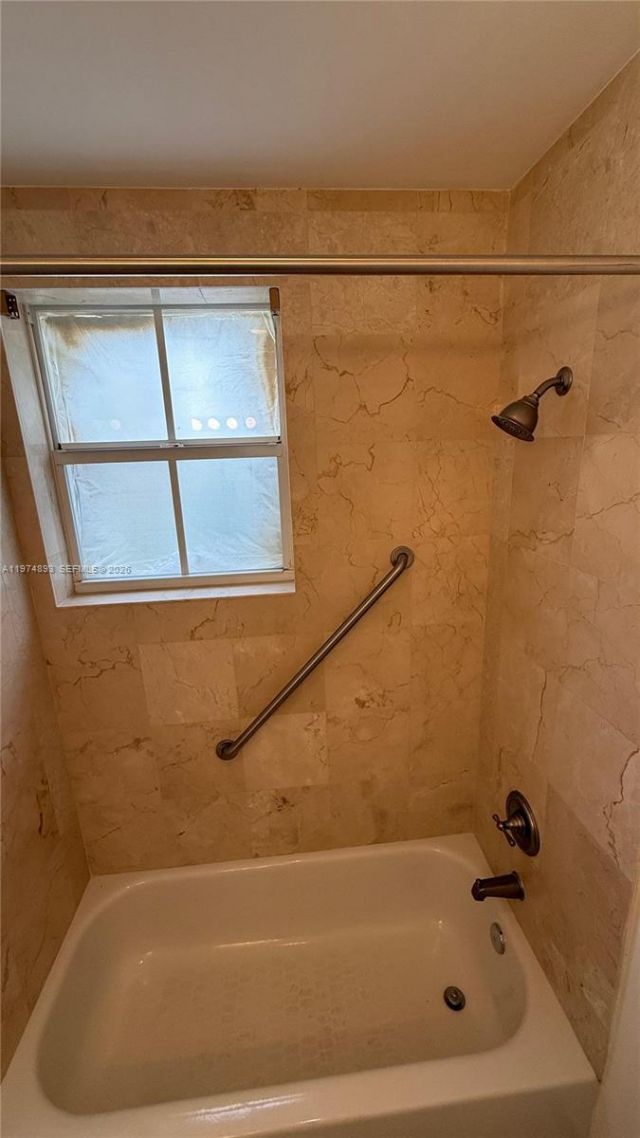 642 Valencia , Unit 305, Coral Gables, FL 33134 Photo