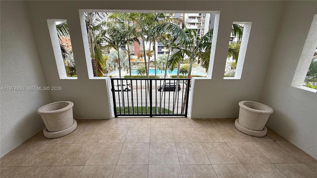 642 Valencia , Unit 305, Coral Gables, FL 33134 Photo