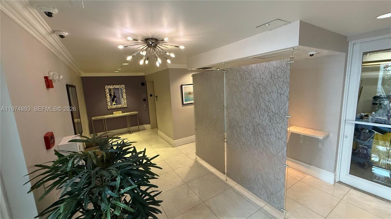 642 Valencia , Unit 305, Coral Gables, FL 33134 Photo