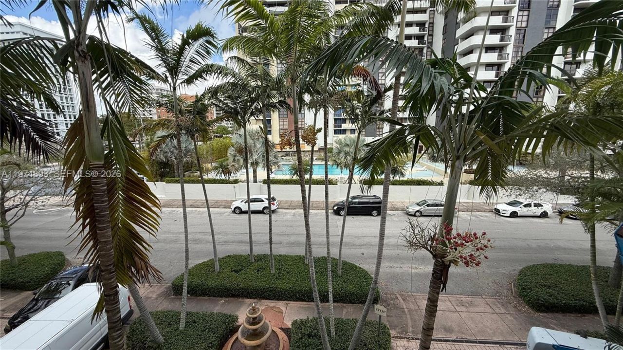 642 Valencia , Unit 305, Coral Gables, FL 33134 Photo