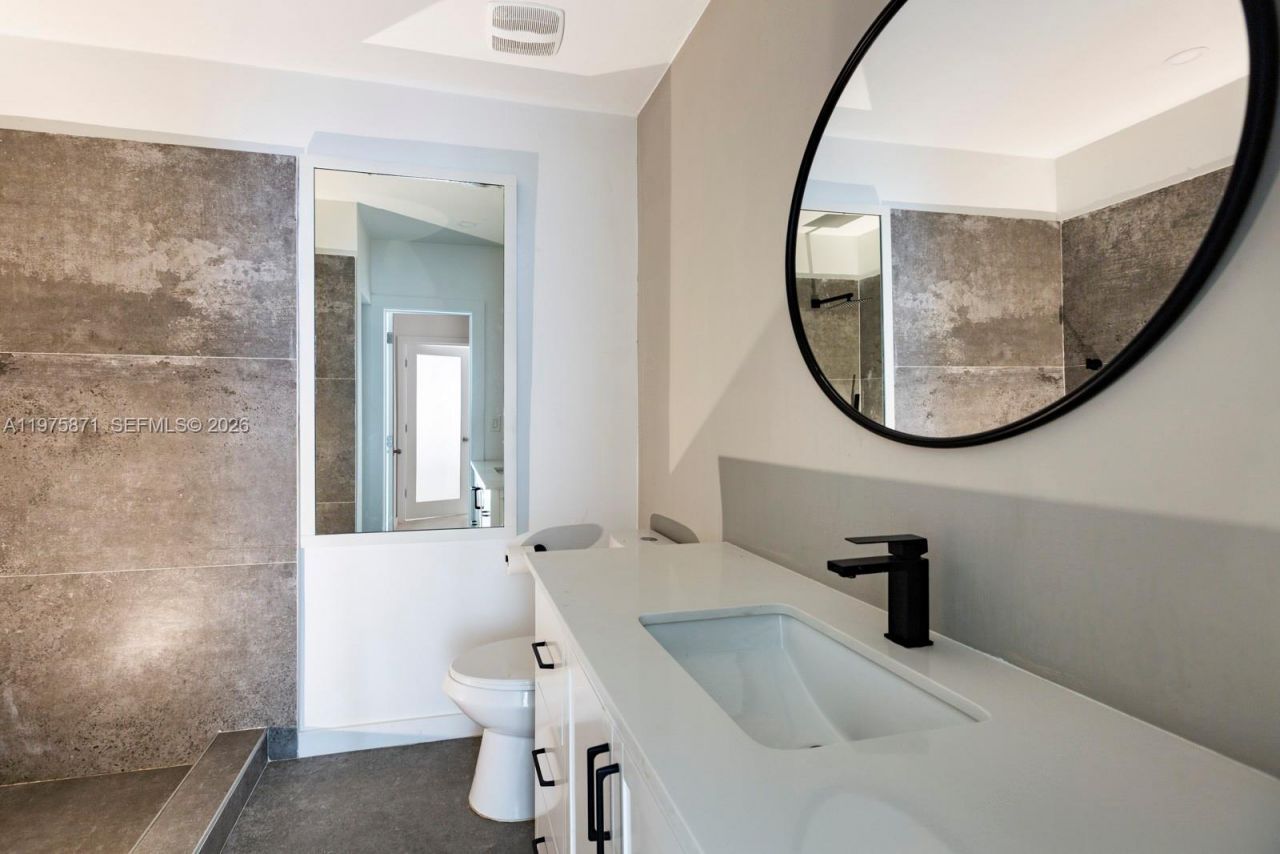 7800 NE 10th Ct, Unit 2, Miami, FL 33138 Photo