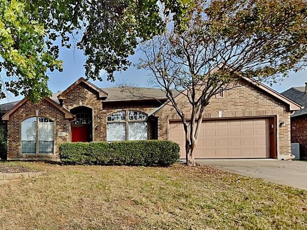 2826 Northwood Street, Grapevine, TX 76051