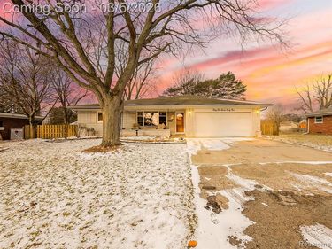 31745 Schoolcraft, Fraser, MI 48026