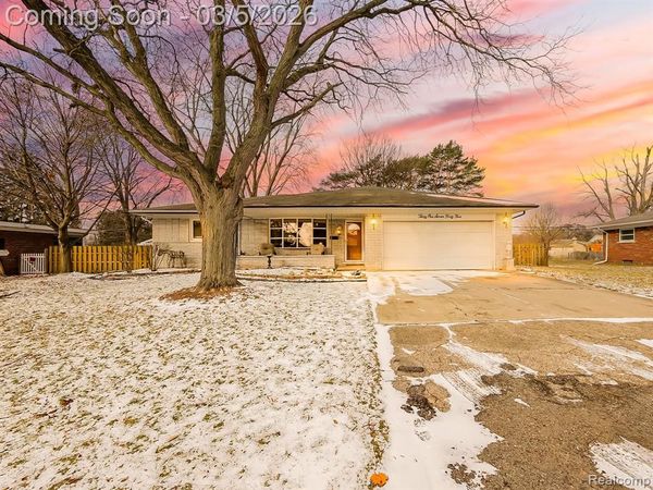 31745 Schoolcraft, Fraser, MI 48026