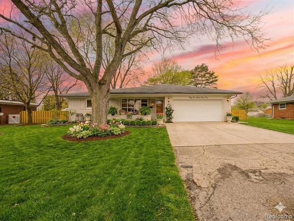 31745 Schoolcraft, Fraser, MI 48026