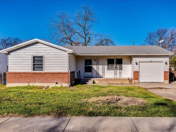 704 S 3rd ST, Copperas Cove, TX 76522