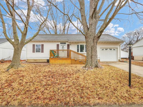 902 Oakcrest Drive, Champaign, IL 61821