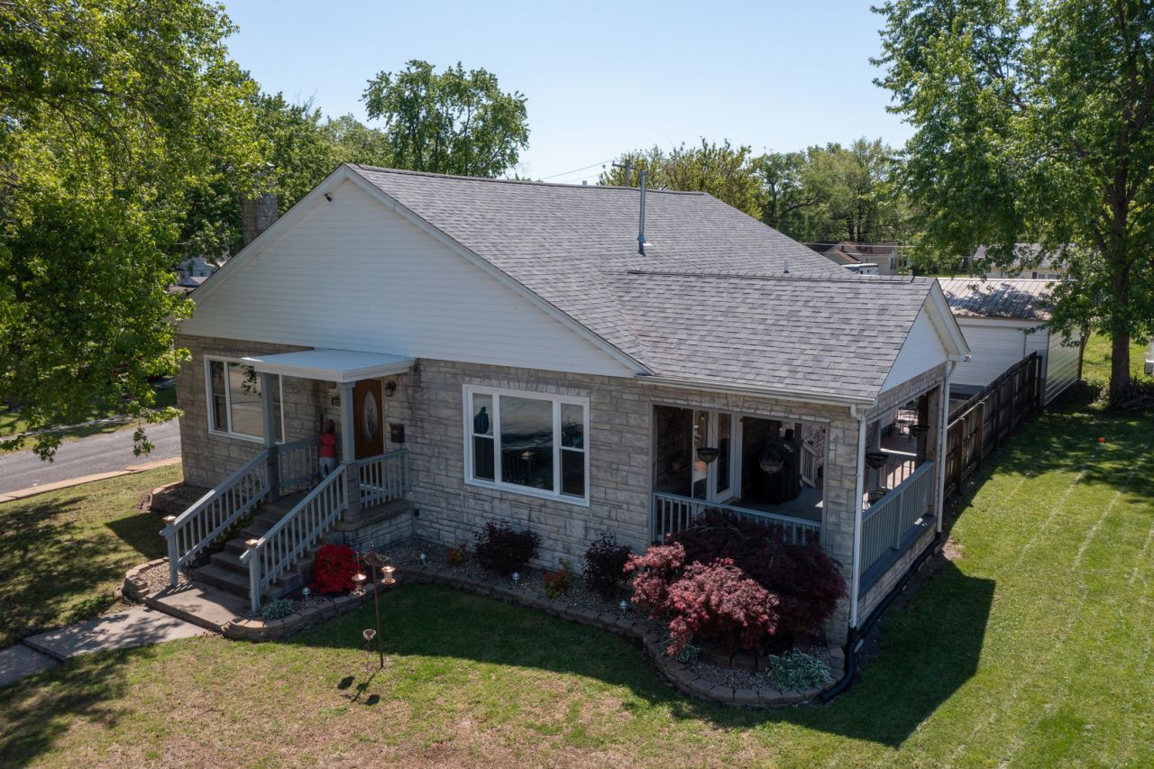 433 E Main Street, Salem, IL 62881