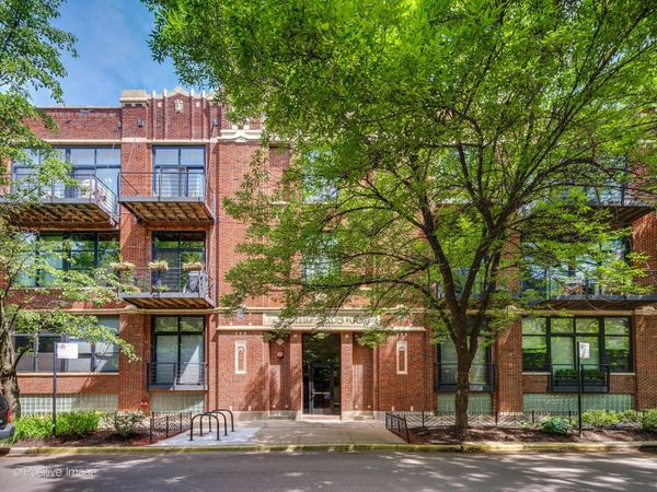 2300 W Wabansia Avenue, Unit 204, Chicago, IL 60647