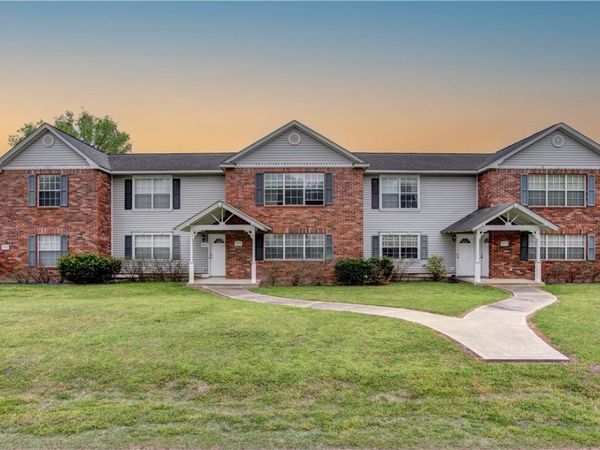 800 W Tahlequah Street , Unit B, Siloam Springs, AR 72761