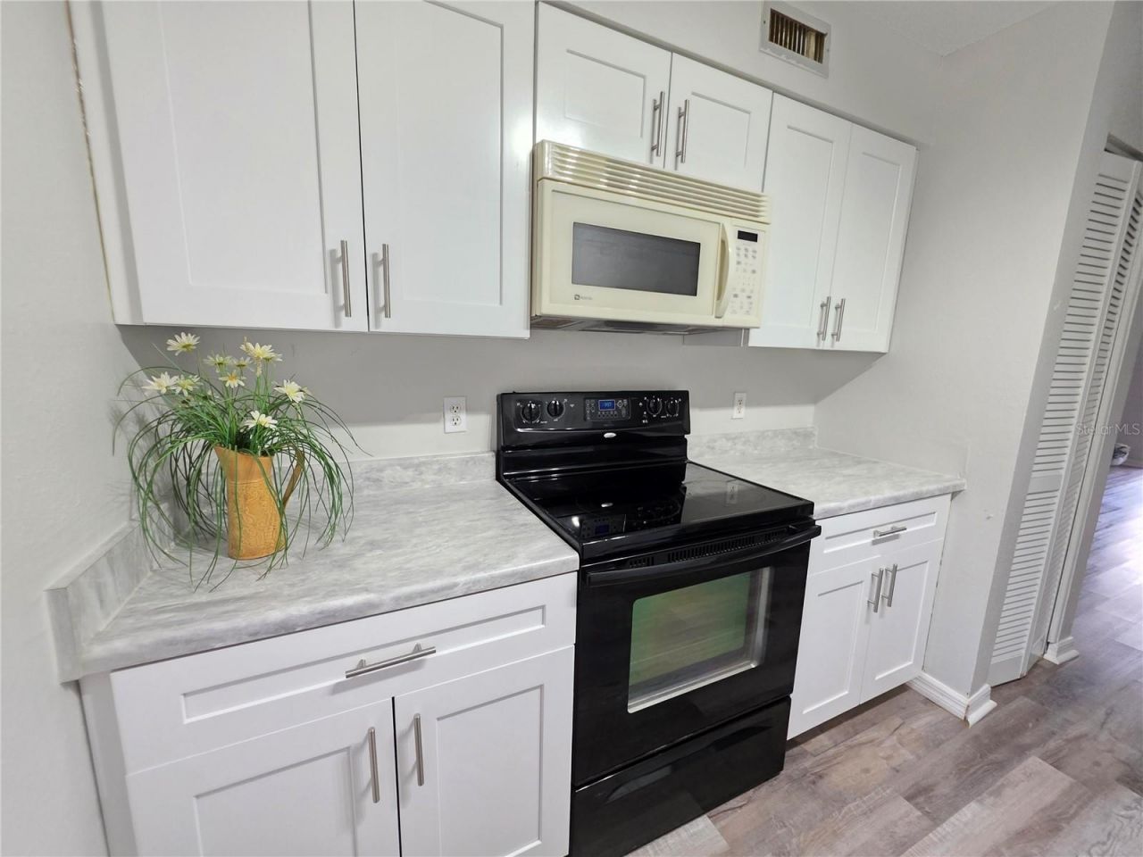 7604 Abbey Lane, Unit 214, Tampa, FL 33617 Photo