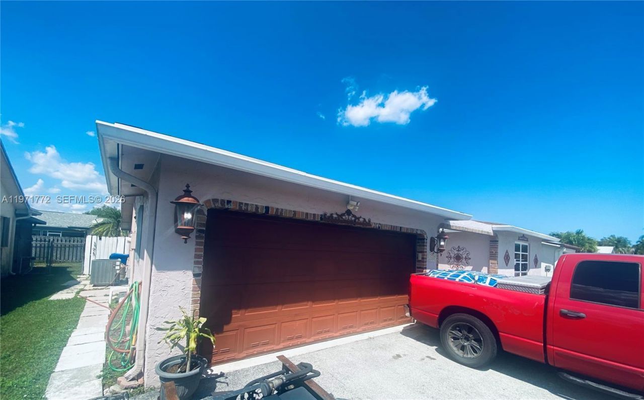 11827 NW 39th St, Sunrise, FL 33323 Photo