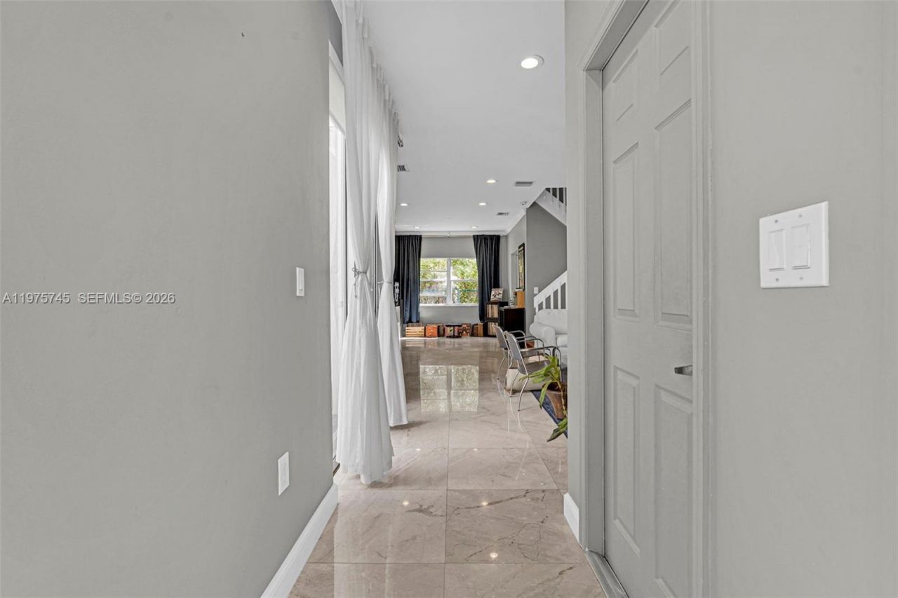 1425 Weeping Willow Way, Hollywood, FL 33019 Photo