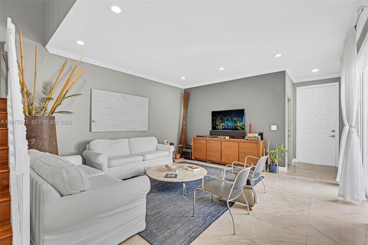 1425 Weeping Willow Way, Hollywood, FL 33019 Photo