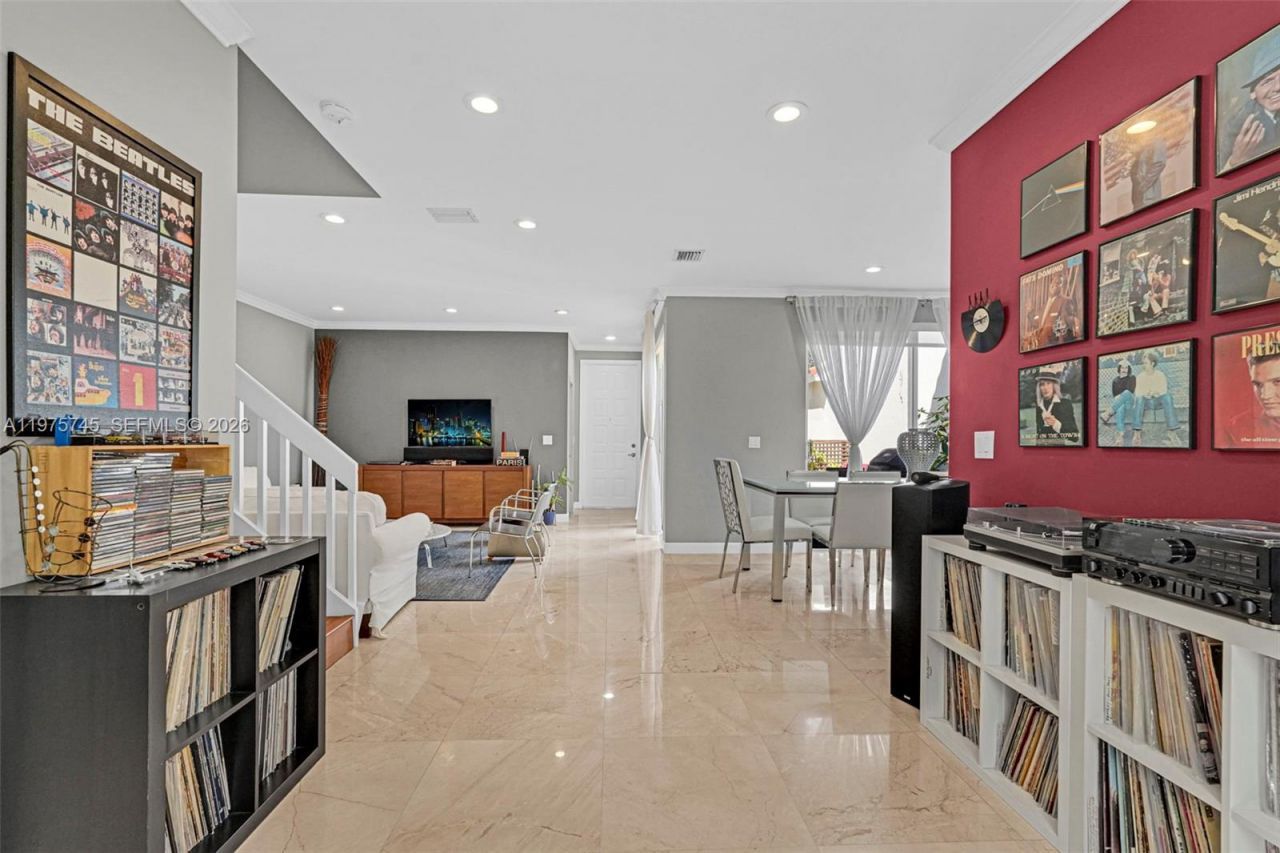 1425 Weeping Willow Way, Hollywood, FL 33019 Photo